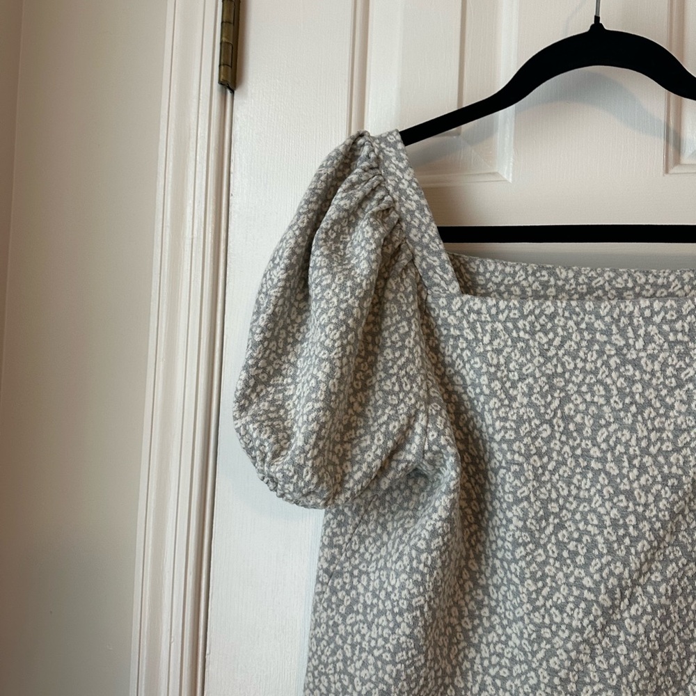 LOFT Square Neck Puff Sleeve Top. Size M - Picture 5 of 5